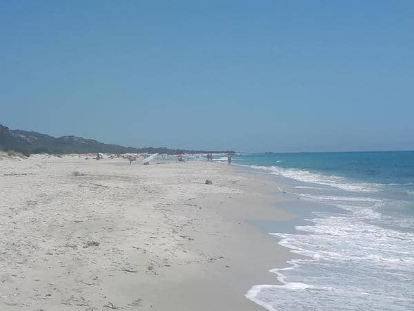 Turismo, spiagge deserte a giugno per il Covid ed il maltempo