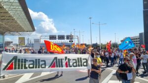 Alitalia, paga solo 50% stipendi