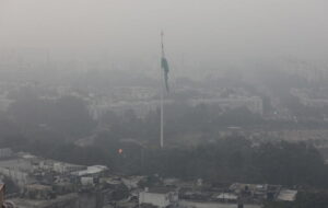 New Delhi in semi lockdown per inquinamento