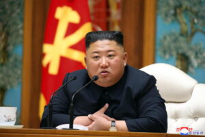 Nord Corea, Kim Jong-Un licenzia molti dirigenti. “Hanno sbagliato sul Covid”