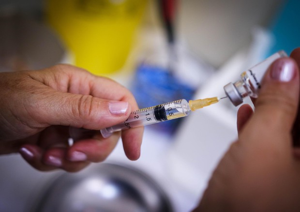 Covid e vaccini, solo 200mila al giorno per la prossima settimana