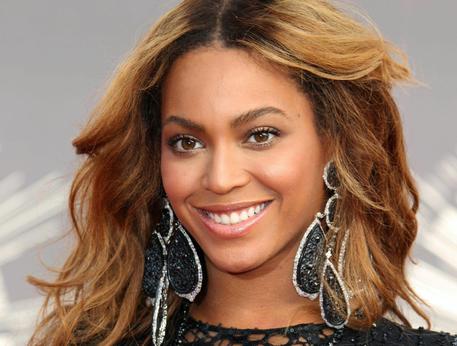 epa04518726 (FILE) The file picture dated 24 August 2014 shows US singer Beyonce Knowles arriving on the red carpet for the 31st MTV Video Music Awards at The Forum in Inglewood, California, USA. Beyonce Knowles was nominated for six Grammy awards, as annouced on 05 December 2014. The 57th Grammy winner gala ceremony will take place in Los Angeles on 08 February 2015.  EPA/JIMMY MORRISON