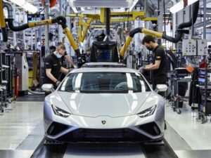 Lamborghini, il piano di alternanza generazionale agevola i giovani