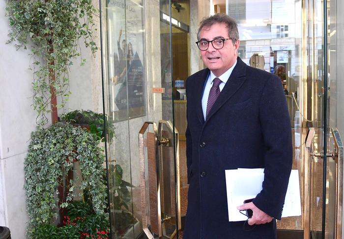 Lando Maria Sileoni, segretario della FABI, dopo l'incontro con i commissari designati dalla BCE, Genova, 08 gennaio 2019. ANSA/LUCA ZENNARO
