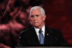 Elezioni Usa, in corsa anche l’ex vicepresidente Mike Pence