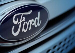 Ford sempre di più verso le auto elettriche: gli investimenti salgono a 30 miliardi di dollari fino al 2025