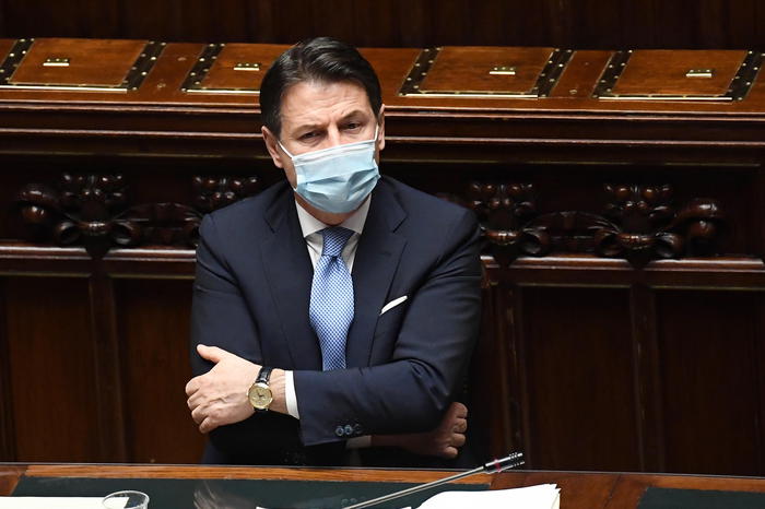epa08946736 Italian Prime Minister Giuseppe Conte looks on in the Lower House of the Parliament in Rome, Italy, 18 January 2021. Conte appealed to the Lower House for support in order to keep his government alive after Matteo Renzi's Italia Viva (IV) party triggered a crisis last week by pulling his party's ministers from the cabinet.  EPA/ETTORE FERRARI / POOL