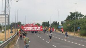 Gkn, il corteo contro i licenziamenti