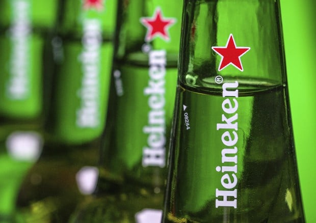 Anche Heineken nel morsa del Covid: taglierà un centinaio di posti di lavoro in Italia