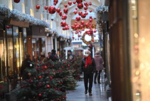 Covid, Londra si ferma: è lockdown duro per Natale