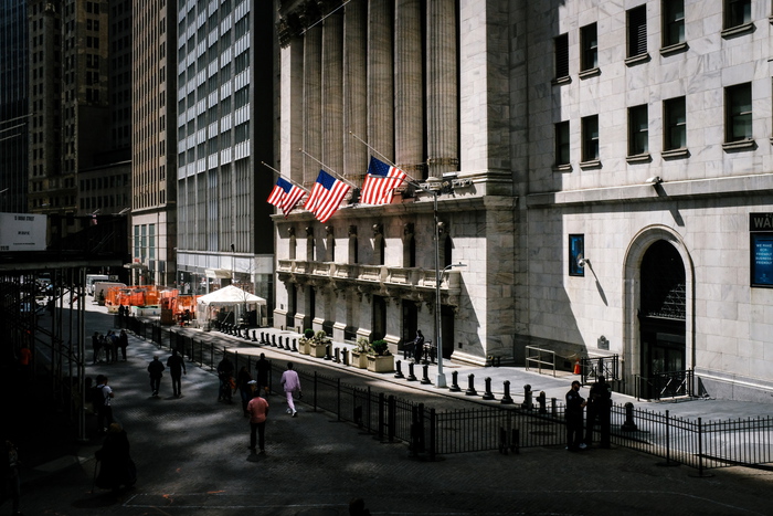Sottotono Wall Street, riflettori su Moderna