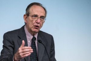 Unicredit, Padoan: “per aiutare Pmi serve credito ma anche una giusta politica economica”