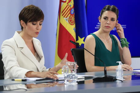 Diritti e lavoro in Spagna: ok del Cdm a congedi mestruali coperti dallo Stato