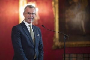 Austria, dimissioni per il leader di ultradestra Norbert Hofer
