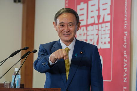 Giappone, il nuovo leader è Yoshihide Suga