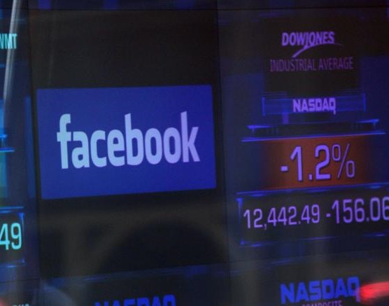 Facebook, crollo a Wall Street