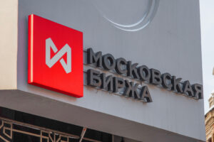 Mosca, la Borsa vira in rosso. Sempre in calo il rublo