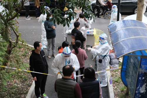 Covid, peggiora la situazione a Shanghai: altri 7 morti e 20.000 contagi 