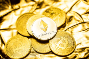 Usa, maxi sequestro di 3,6 mld di dollari in criptovalute rubate. Arrestati due coniugi