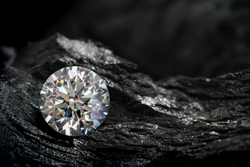 Crisi Ucraina, da Tiffany stop a nuovi diamanti estratti in Russia