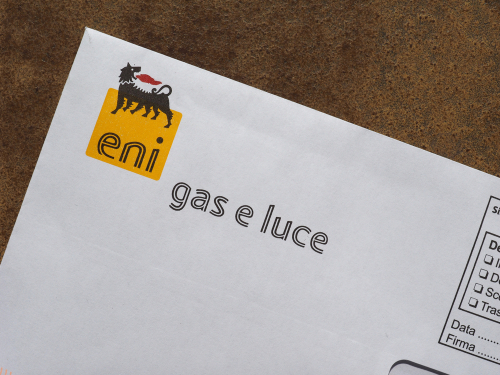 Eni continua a pagare il gas russo in euro ma apre anche un conto in rubli