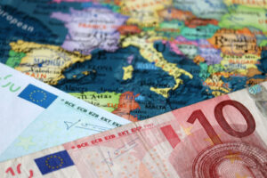 Eurozona, in calo ma migliora la fiducia dei consumatori a maggio