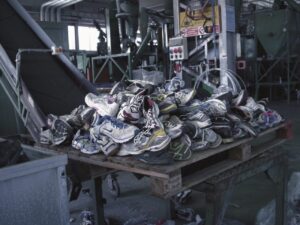 Eso Recycling lancia la prima pista di atletica costruita con scarpe da tennis