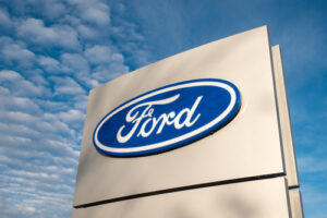 Ford verso la vendita di 8 milioni di azioni di Rivian