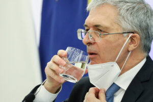 Def, Franco avverte: “con il blocco gas russo Pil 2022 sotto il 2,3%”