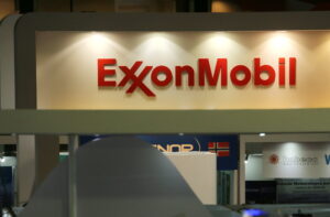 Petrolio, Exxon registra il miglior trimestre dal 2017