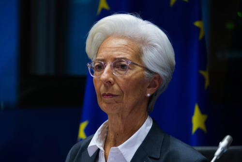 Bce, la Lagarde torna a rassicurare i mercati: “alzare i tassi non risolve nessun problema”
