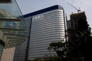 Evergrande, la banca centrale cinese rassicura: “i diritti di creditori e azionisti saranno rispettati”