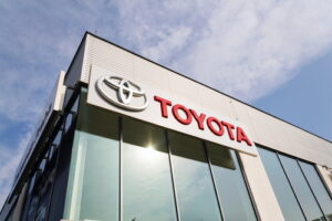 Toyota, per la carenza di chip -20% di produzione ad aprile