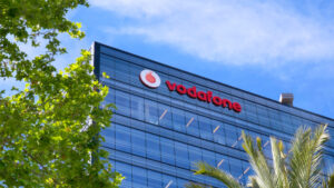 Vodafone: ricavi in aumentato del 4% a 45,6 miliardi di euro