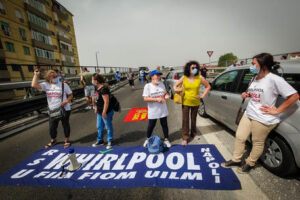 Whirlpool, l’azienda mette alle strette: accordo entro il 30 giugno o si parte con i licenziamenti