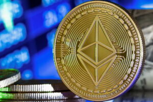 Coinbase sbarca sul Nasdaq ed il debutto è volatile. La capitalizzazione iniziale di mercato è di $85,8 miliardi