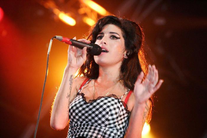 Amy Winehouse, all’asta centinaia di oggetti
