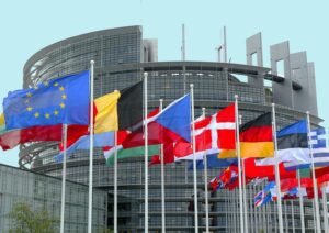 Vaccini, il Parlamento Ue chiede la revoca temporanea dei brevetti
