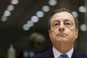 AstraZeneca, Draghi e Macron: con ok dell’Ema si riparte