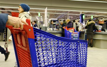 epa06473820 Customers buy at the Carrefour Supermarket and company's headquarters  in the Evere district of Brussels, Belgium, 25 January 2018, where the company announce that they plan to cut some 1,200 jobs at the Belgian headquarters, in the Evere district of Brussels, Belgium, 25 January 2018. Belgian trade unions were meeting with the management to discuss restructuring plans of the supermarket chain in Belgium. Ealier this week Carrefour had presented a restructuring plan for its markets in France that reportedly will see a cut of 2,400 jobs  EPA/OLIVIER HOSLET