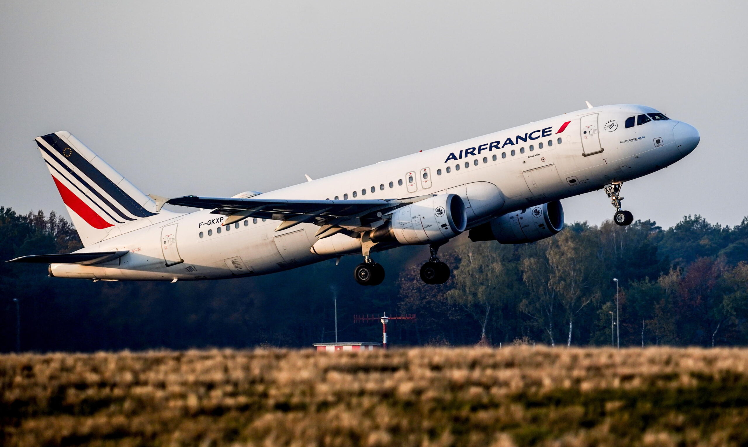 Air France-KLM dimezza le perdite nel 2021