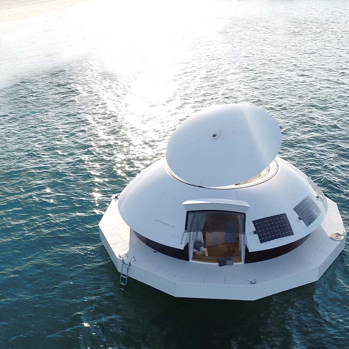 Ecco Anthénea, il primo eco-hotel galleggiante al mondo
