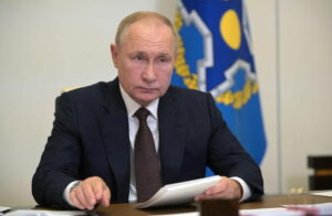 Gas, Putin firma il decreto per il pagamento in rubli per i Paesi ostili