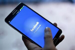 Posizione di utenti inconsapevoli per spot mirati: Facebook risarcisce 37,5 mln