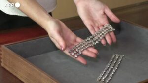I bracciali di Maria Antonietta venduti all’asta per 8,2 milioni di dollari