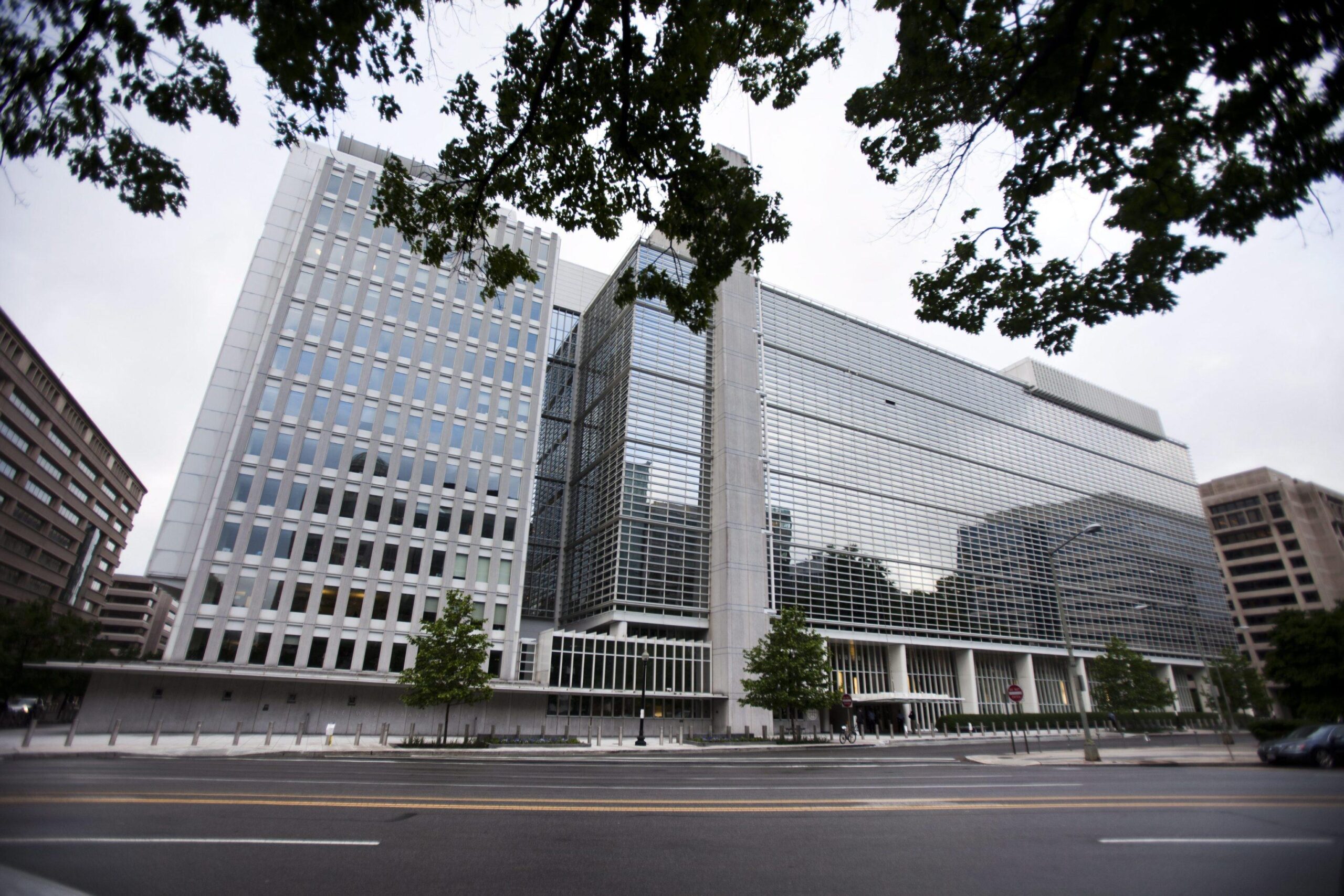 An exterior view of the Headquarters of the World Bank in Washington, DC, USA, on 18 May, 2011. ANSA/JIM LO SCALZO