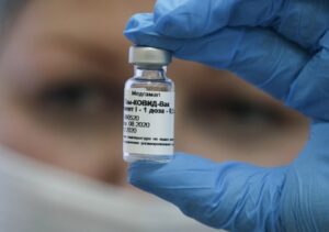 Fronte anti-Covid, il vaccino di Sanofi è in ritardo: sarà pronto solo alla fine del 2021