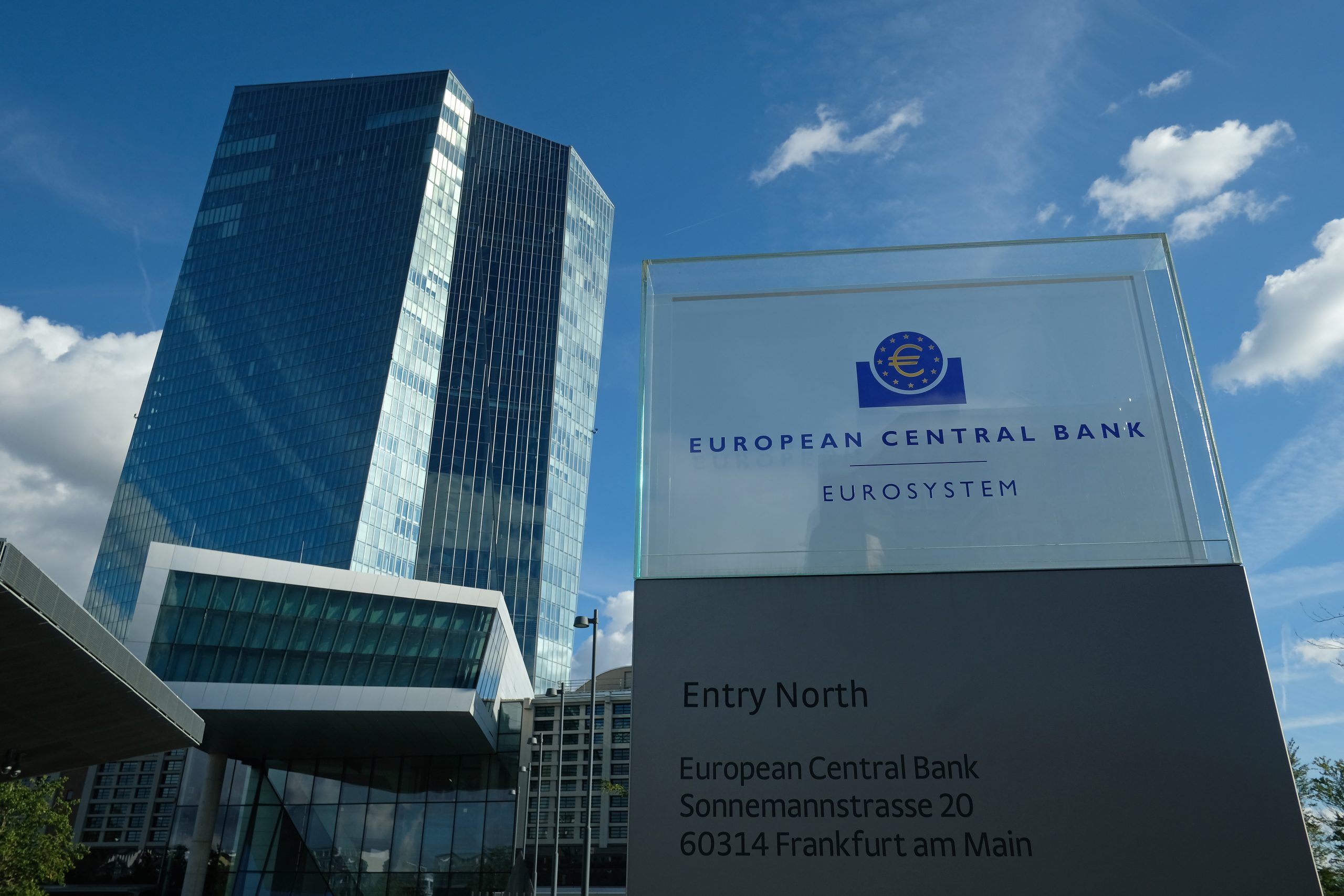La Bce lancia un monito alle banche: “Niente dividendi fino a gennaio 2021”