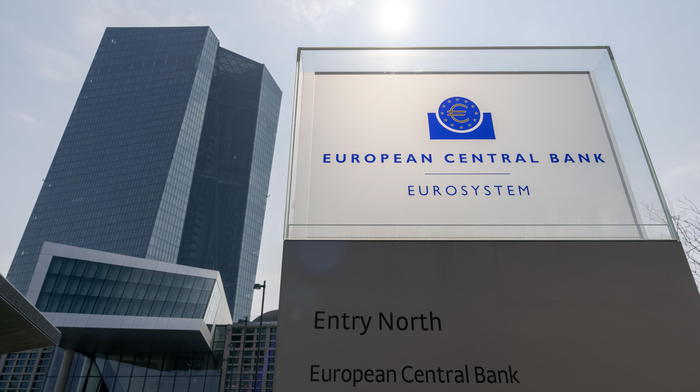 epa08656292 (FILE) - A general view of a sign in front of the building of the European Central Bank (ECB) in Frankfurt am Main, Germany, 10 April 2020 (reissued 09 September 2020). The ECB Governing Council will hold a monetary policy meeting on 10 September.  EPA/RONALD WITTEK *** Local Caption *** 56214205