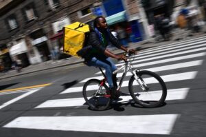 Stipendio da rider: quando si arriva a tremila euro al mese